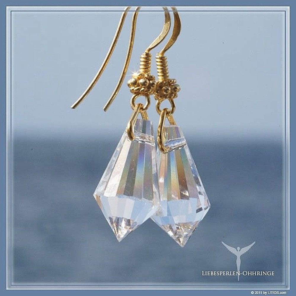 LITIOS Light Crystals Love Pearl Earrings (Gold Clip)